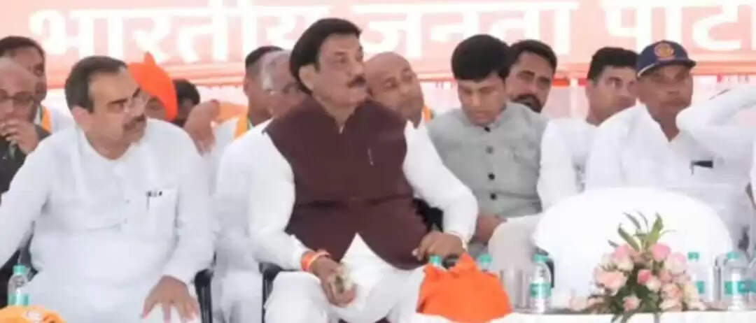 Jind cm railly : जींद में CM नायब सैनी ने बीरेंद्र सिंह पर साधा निशाना, कहा पिता की तरह मानते हैं, कहा था कि देश का सवाल है लेकिन फिर कांग्रेस की गोदी में जा कर बैठ गए