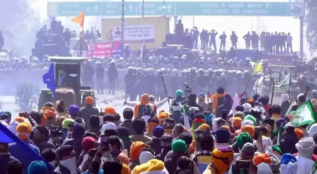 Farmer Protest : खनौरी-दातासिंहवाला बार्डर पर पुलिस ने छोड़े आंसू गैस के गोले, प्लास्टिक की गोलियां चलाई, 100 से ज्यादा किसान घायल
