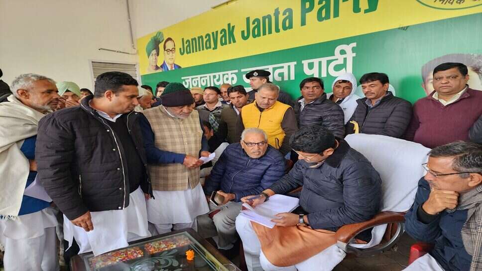 Uchana news : उचाना हलका मेरा परिवार यहां के लोगों के कामों के लिए हर समय तैयार : दुष्यंत चौटाला