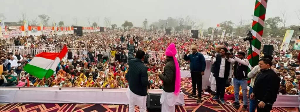 Haryana politics : हरियाणा में कांग्रेस सरकार आने पर गृहणियों को 500 रुपये में गैस सिलेंडर, 300 यूनिट मुफ्त बिजली और हर बुजुर्ग को 6000 महीना पेंशन देंगे : हुड्डा