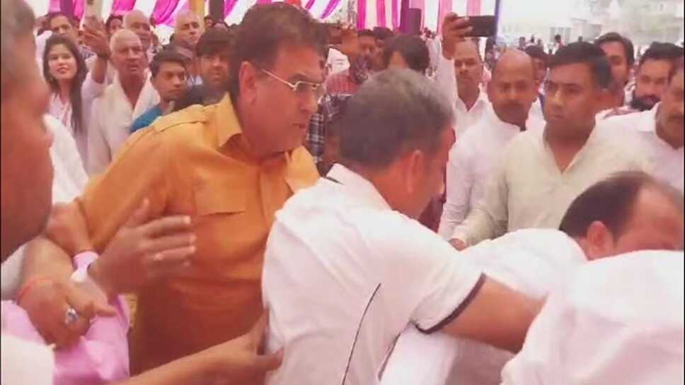 Haryana politics : होली मिलन समारोह में भिड़े दो कांग्रेसी नेता, हुई जमकर धक्का-मुक्की, गाली-गलौज