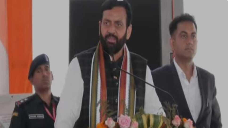 Jind cm railly : जींद में CM नायब सैनी ने बीरेंद्र सिंह पर साधा निशाना, कहा पिता की तरह मानते हैं, कहा था कि देश का सवाल है लेकिन फिर कांग्रेस की गोदी में जा कर बैठ गए