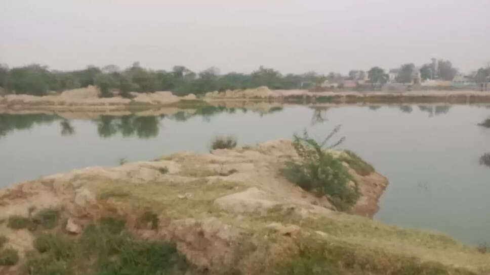Amrit Sarovar Yojana : खोदाइ के बाद तालाबों में डाला जा रहा नालों का गंदा पानी, लोग कर रहे कब्जे, 138 तालाबों पर 140 करोड़ से ज्यादा बजट होना है खर्च