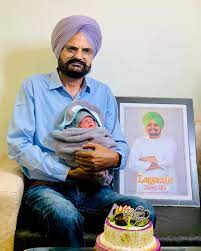 Sidhu moosewala: Look at the fan's madness for Sidhu Moosewala, a fan from Haryana decorated the mansion with 2.5 quintals of flowers