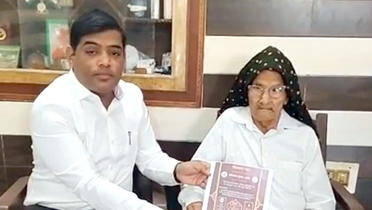 Oldest voter Jind: 105 year old Bharatho Devi, the oldest voter of Jind Safidon area, will go and cast her vote herself, SDM gave invitation